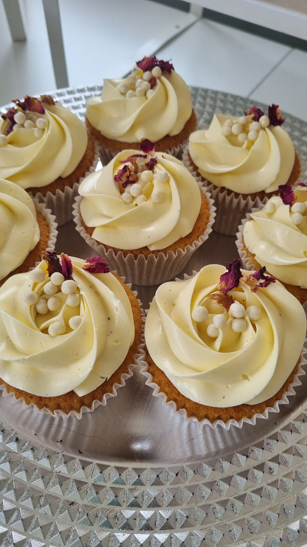 Cupcakes - 12 x Vanilla with Vanilla Buttercream Icing